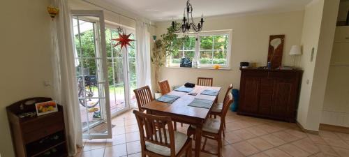2 private rooms in a beautiful house, Private bathroom in Falkensee