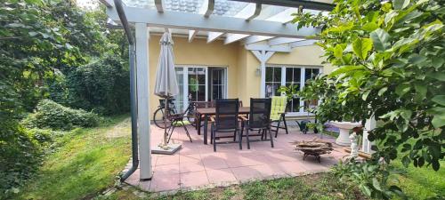 2 private rooms in a beautiful house, Private bathroom in Falkensee
