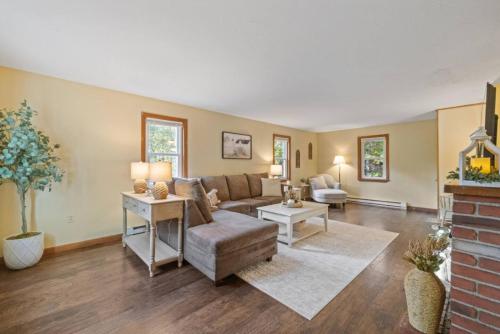 Dog-Friendly Retreat, Fire Pit, Lakes Region