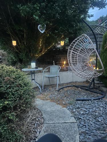 fAiRy DeLL Guesthouse 24-7 check in, cozy lockable rooms, tv, tea tray with choccies, cooling fans,  in Wyke