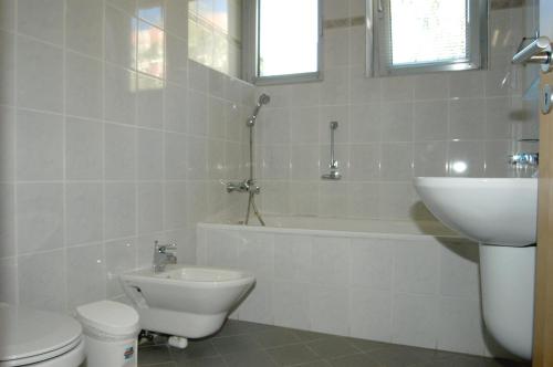 Bathroom, Kek Hold Hotel in Marcali