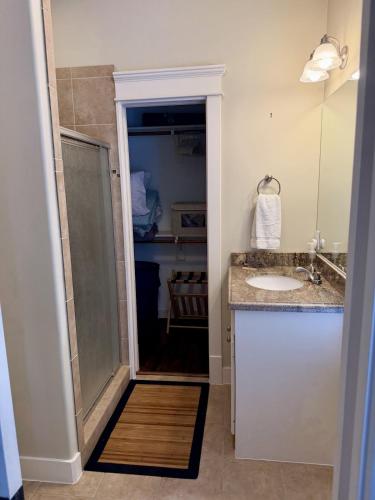 Shower, Quiet Heights Workspace Suite in Houston