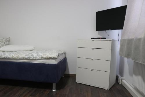 3 bedrooms, 4 beds