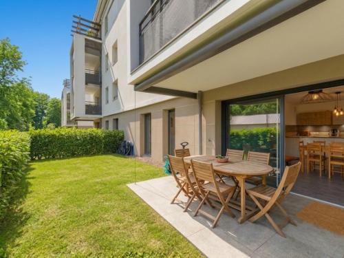 2 bedroom apartment - Garden - Private Parking - Close to old town