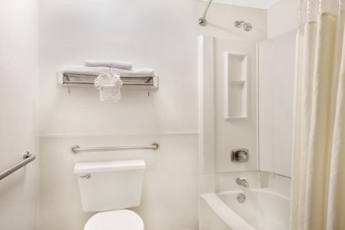 Days Inn by Wyndham Indianapolis/Castleton – Indianapolis, IN