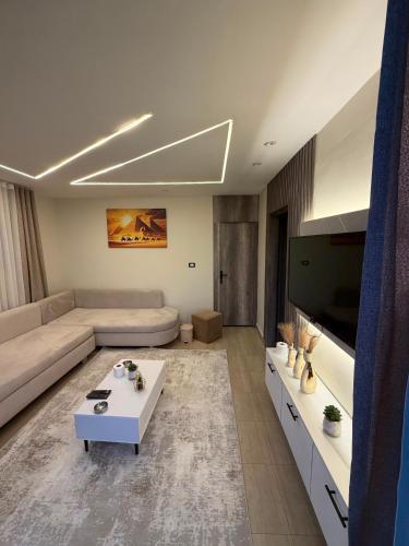 Pyramids & GEM view luxury apartment - image 2