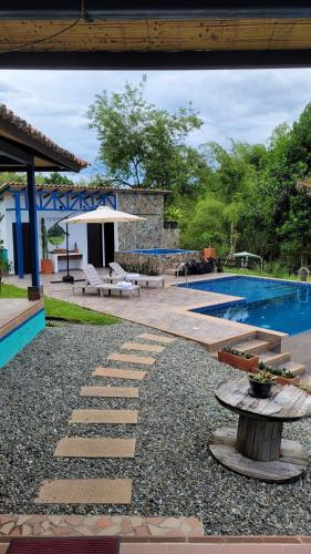 Infinity pool, mountain views and horses