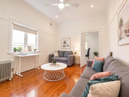 3BR Family Home BBQ, Trampoline, Firepit & Free Parking in Summer Hill