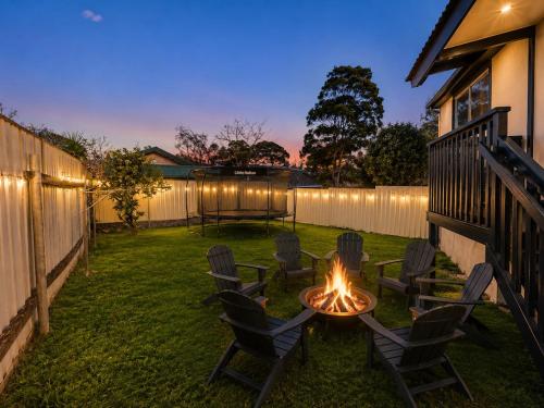 3BR Family Home BBQ, Trampoline, Firepit & Free Parking in Summer Hill