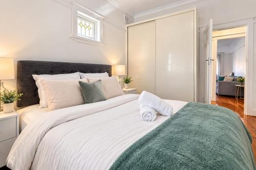 3BR Family Home BBQ, Trampoline, Firepit & Free Parking in Summer Hill