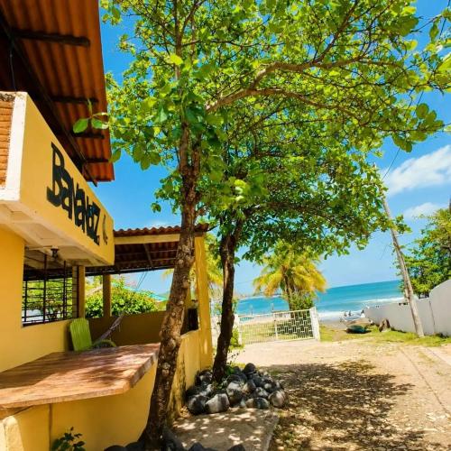 Bananoz Surfhouse in El Transito