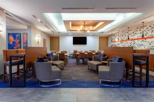 Lobby, Sleep Inn & Suites St Petersburg Gateway in St. Petersburg (FL)