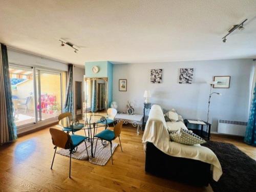 Appartement moderne, terrasse, parking - 4 pers. - FR-1-703-233