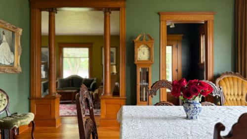 Spacious 4 BDR Historic Home in Heart of Sioux Center