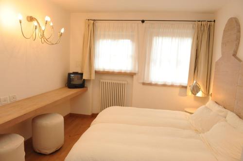 One-Bedroom Apartment image 8
