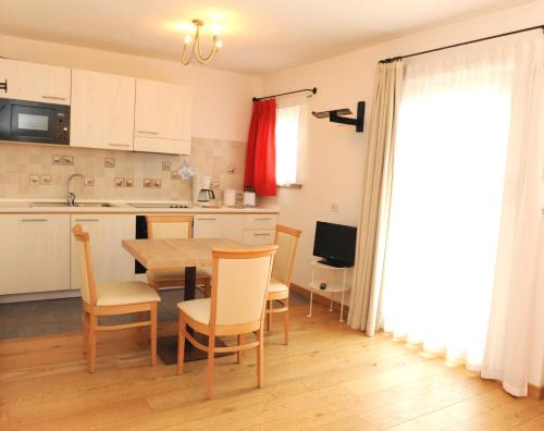One-Bedroom Apartment image 7