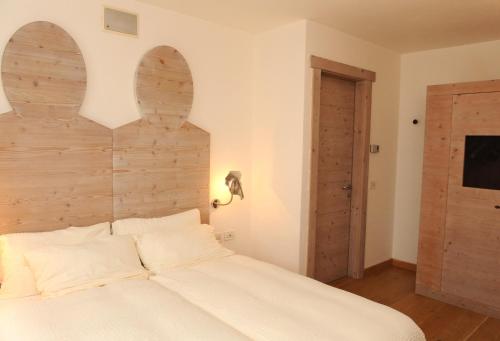 One-Bedroom Apartment image 2