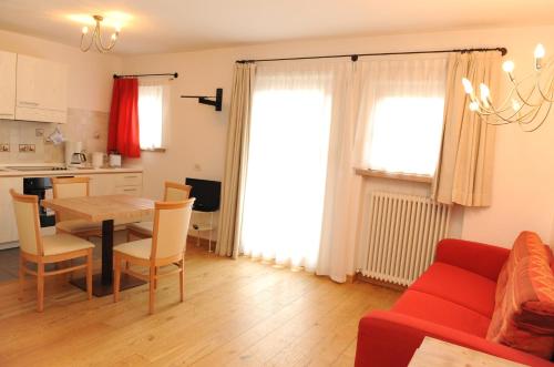 One-Bedroom Apartment image 5