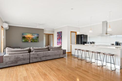 Faciliteter, 8 Meredith Ave, Lemon Tree Passage in Lemon Tree Passage