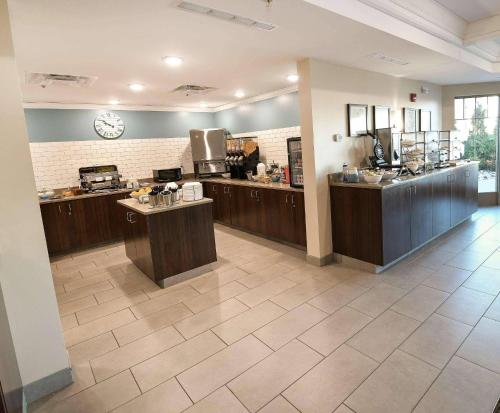 Храна и напитки, Country Inn & Suites by Radisson, Grand Forks, ND in Гранд Форкс, Северна Дакота