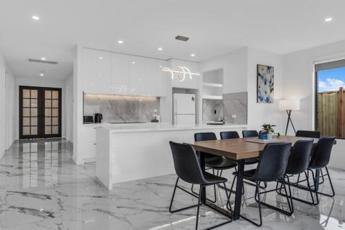 Modern Sunbury Home Mins to Rupertswood in 森伯里