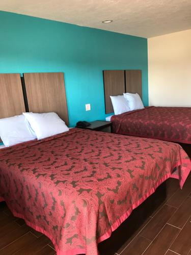 Moonlight Inn & Suites