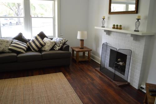 حانة/استراحة, Two Cow Cottage Bed & Breakfast in Keith