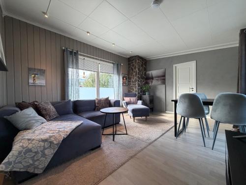 Main part of a detached house, 3 bedrooms, large parking area! in Lakselv