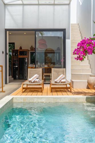Villa Rame - Chic Tropical 2BR with Rooftop Terrace near Beach - image 2