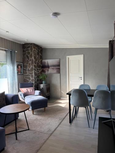 Main part of a detached house, 3 bedrooms, large parking area! in Lakselv