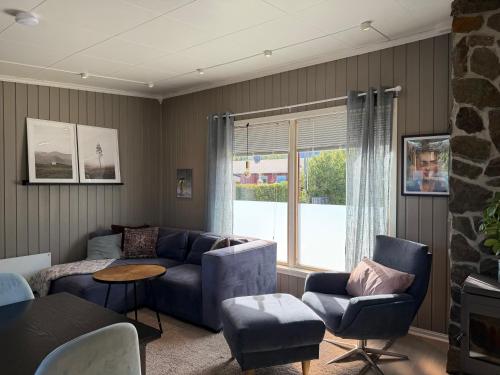 Main part of a detached house, 3 bedrooms, large parking area! in Lakselv
