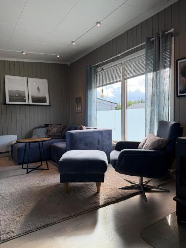 Main part of a detached house, 3 bedrooms, large parking area! in Lakselv