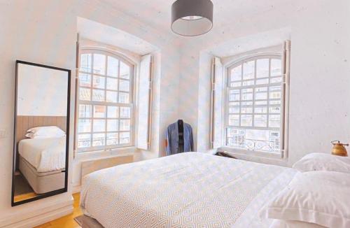 Spacious and Unique Apartment - image 2