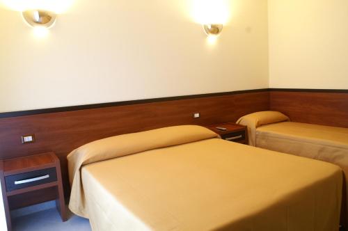3 twin beds