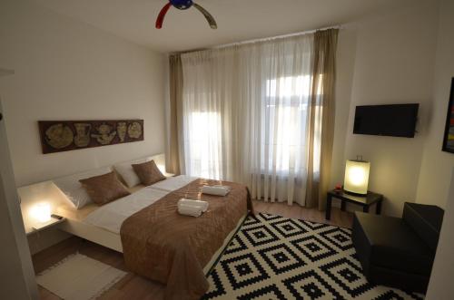 Downtown Luxury Apartment 5