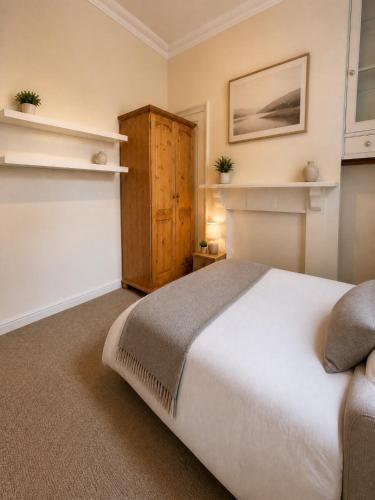 Private Room on Tates Avenue in Central Belfast in มาโลน โลเวอร์