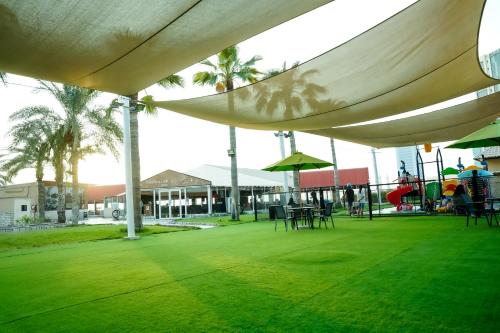 Ресторан, Ras Al Khaimah Hotel in Рас-Аль-Хайма