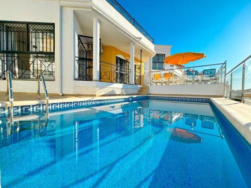 3 Bed Villa 400m from Burriana Beach, Private Pool