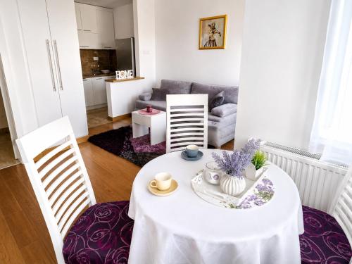 LEHOS Central Apartment