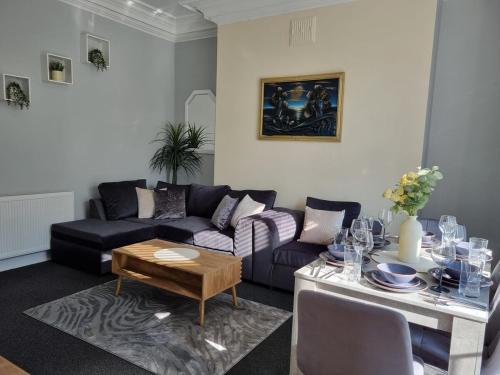 Heart of Portsmouth | Central 3-Bed Flat - image 5