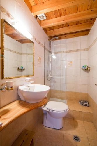 Camelot Traditional & Classic Hotel - image 12