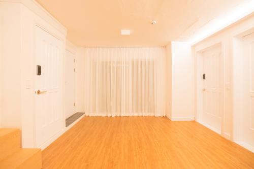 Huayuanhouse HQ in hongdae 3