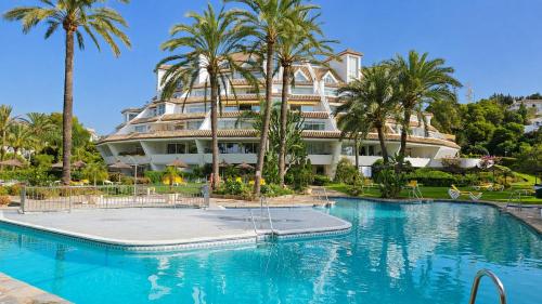 Miraflores sea and pool views