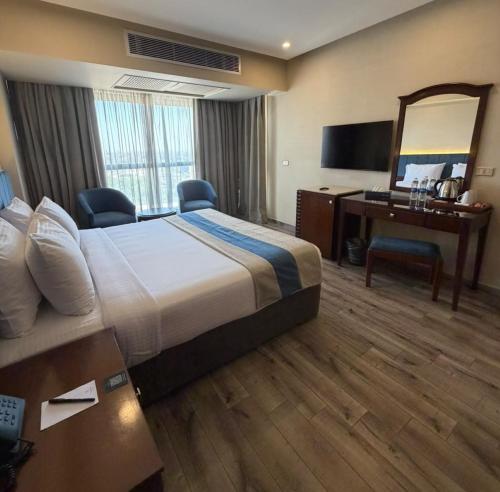Stay Inn Pyramids Hotel Room Type - Junior Suite City View