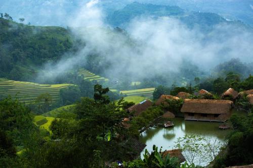Bậc Thang Vàng Homestay (Bac Thang Vang Homestay) in Nam Pi