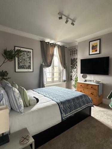 Modern Double bedroom in city apartment room 2, Londres