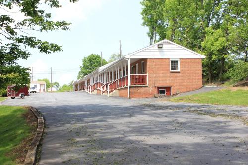 . Penn Amish Motel