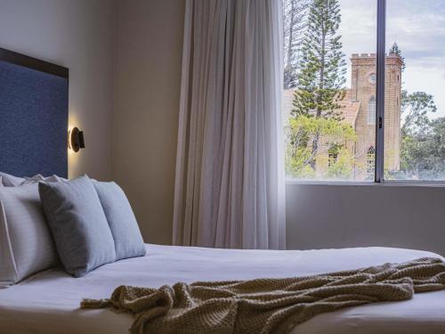 Mercure Centro Port Macquarie Room Type - King or Twin Room with Balcony Mercure Centro Port Macquarie Room Type - King or Twin Room with Balcony