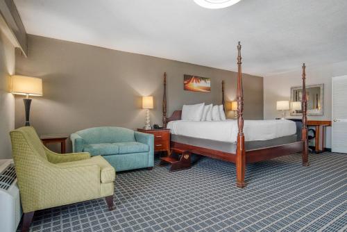 SureStay Plus Hotel by Best Western Greenwood Room Type - King Suite with Balcony and Pool View - Non-Smoking