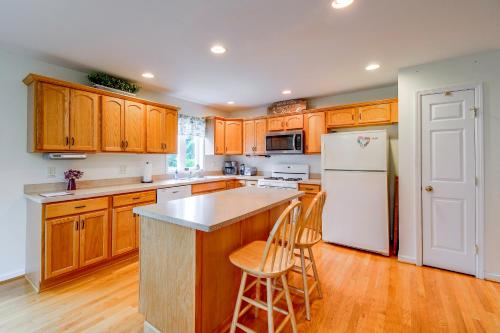 Work, Play & Explore! Extended Stay in Shortsville in Manchester (NY)